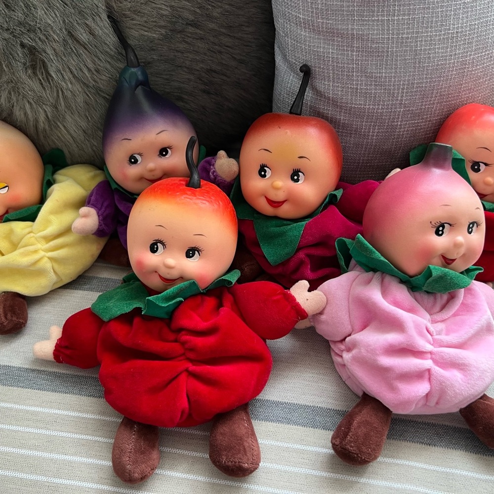 Small small world veggie & fruit dolls RARE